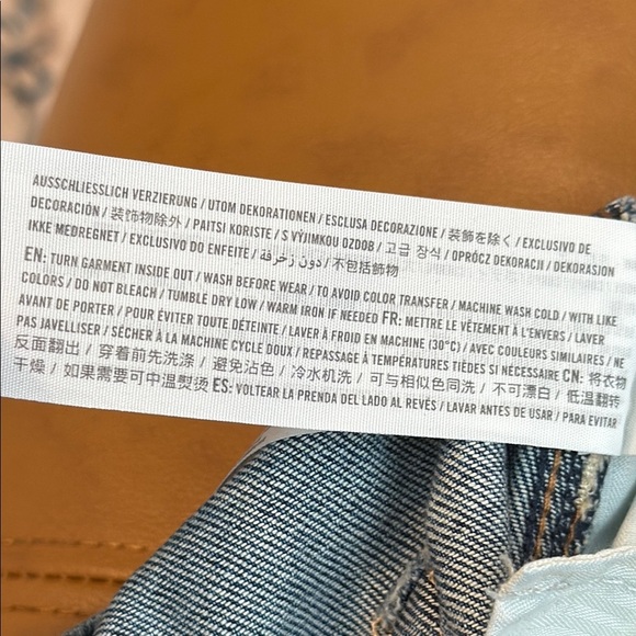 Hollister Curvy Ultra High Rise Mom Jean 2R Waist 26 Blue Distressed Jeans - Picture 9 of 9